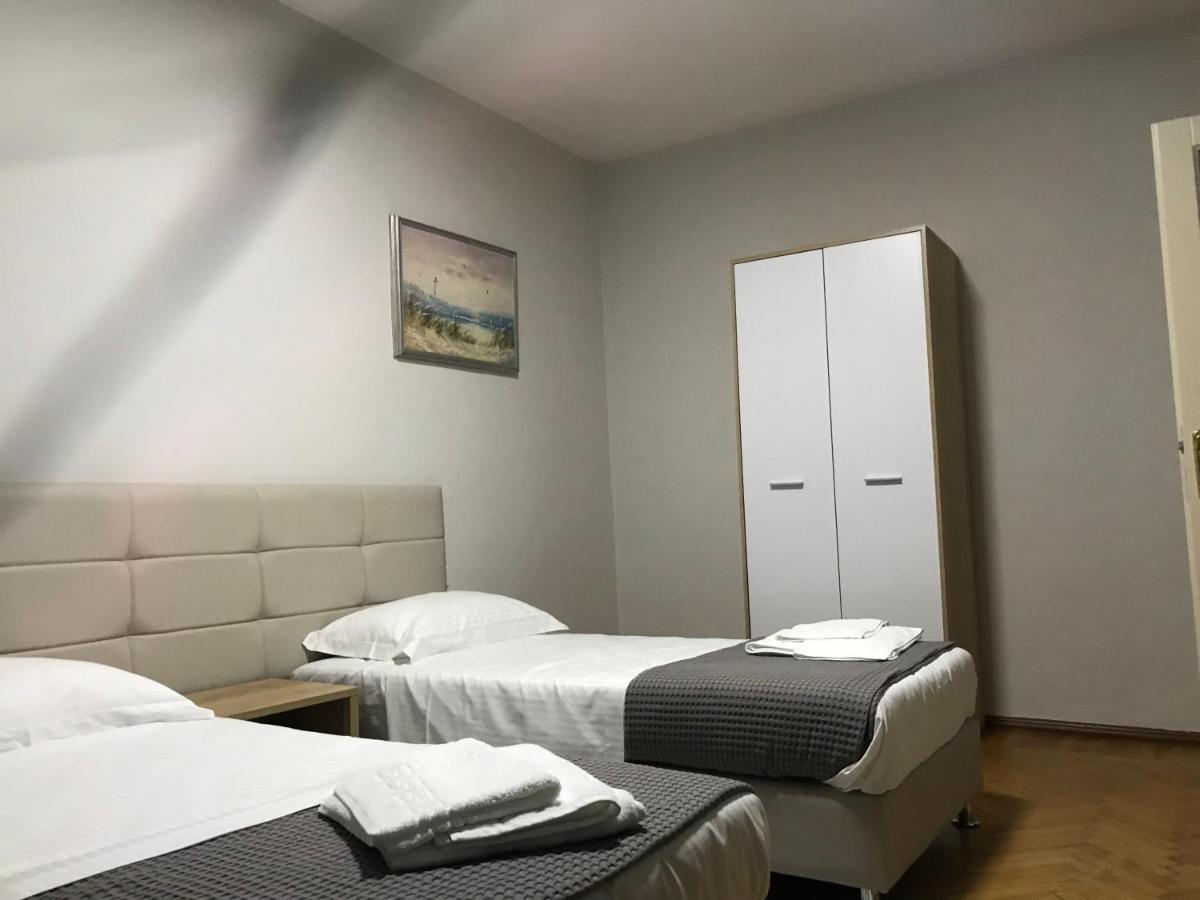 Proper House Iva Apartment ติรานา ภายนอก รูปภาพ